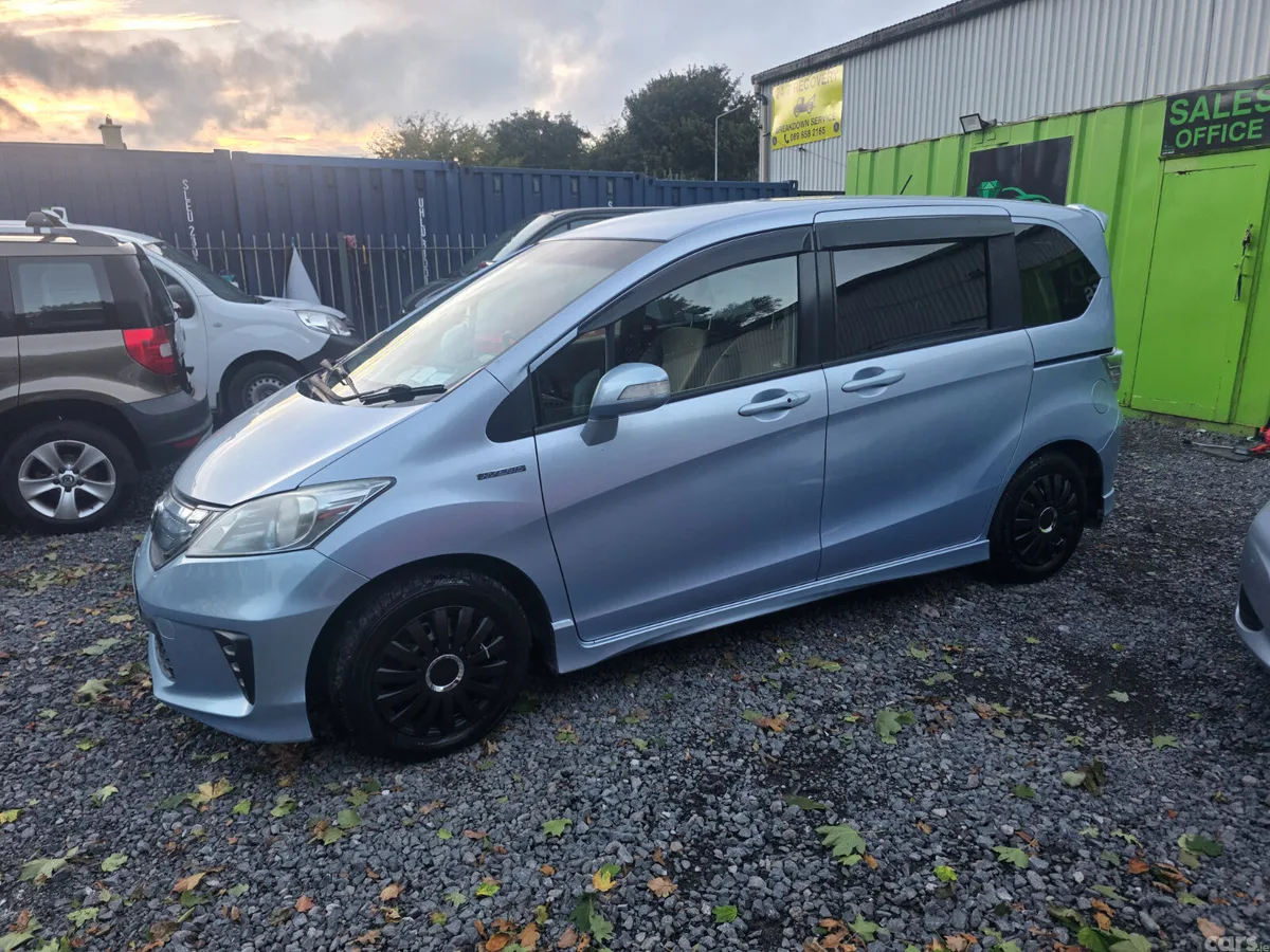 Honda Freed MPV, Petrol Hybrid, 2012, Blue