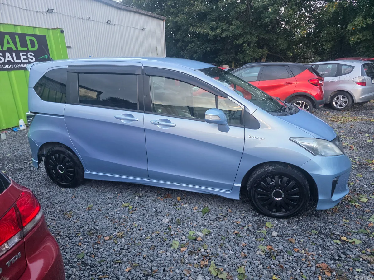 Honda Freed MPV, Petrol Hybrid, 2012, Blue