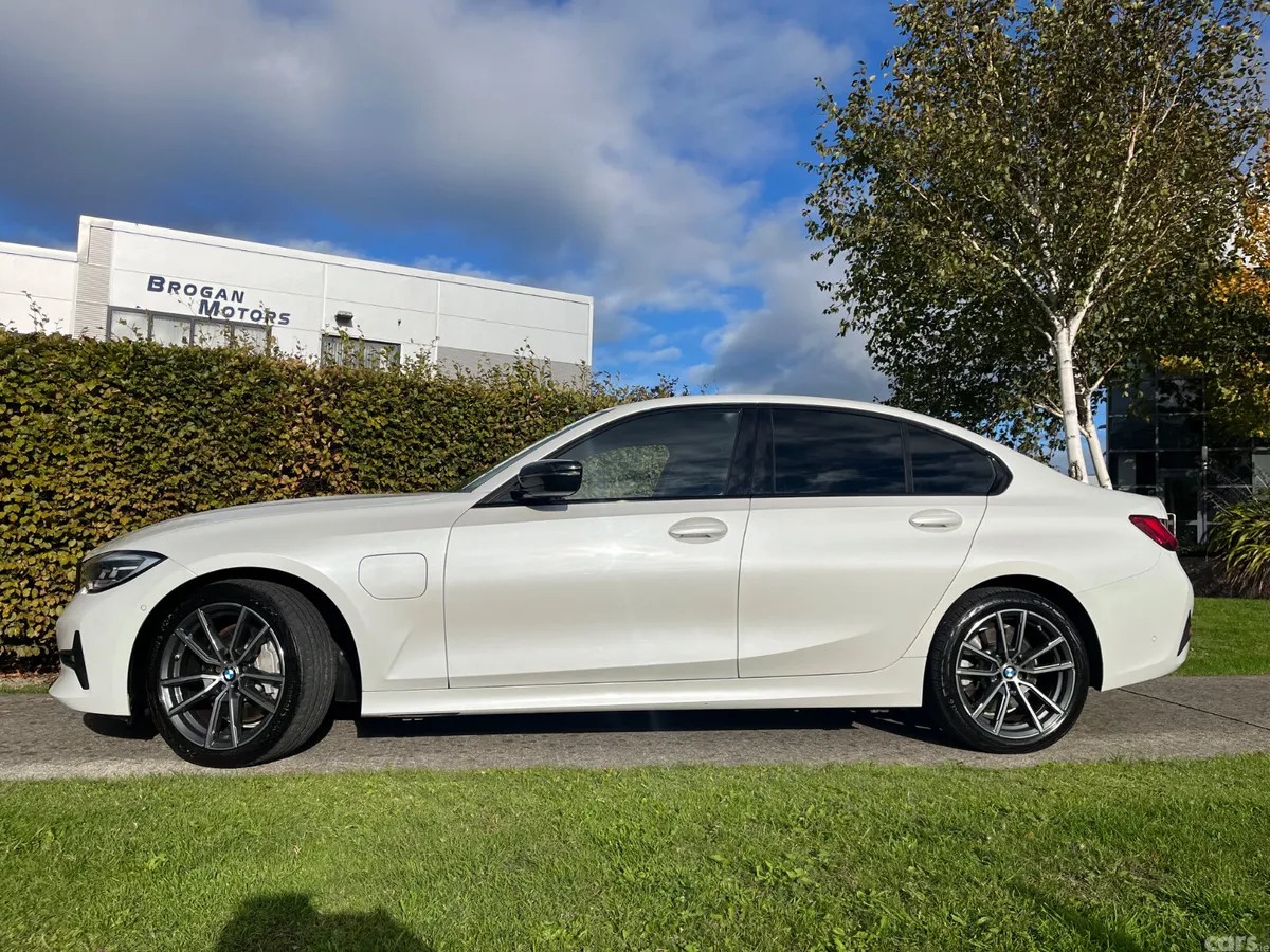 BMW 3-Series Saloon, Petrol Plug-in Hybrid, 2021, White