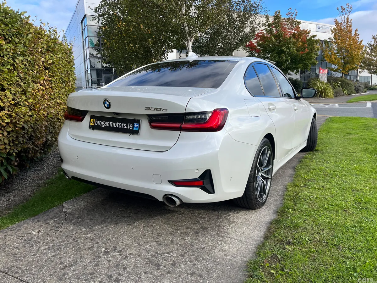 BMW 3-Series Saloon, Petrol Hybrid, 2021, White