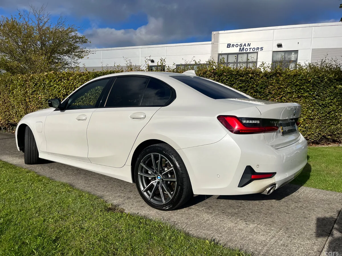 BMW 3-Series Saloon, Petrol Hybrid, 2021, White