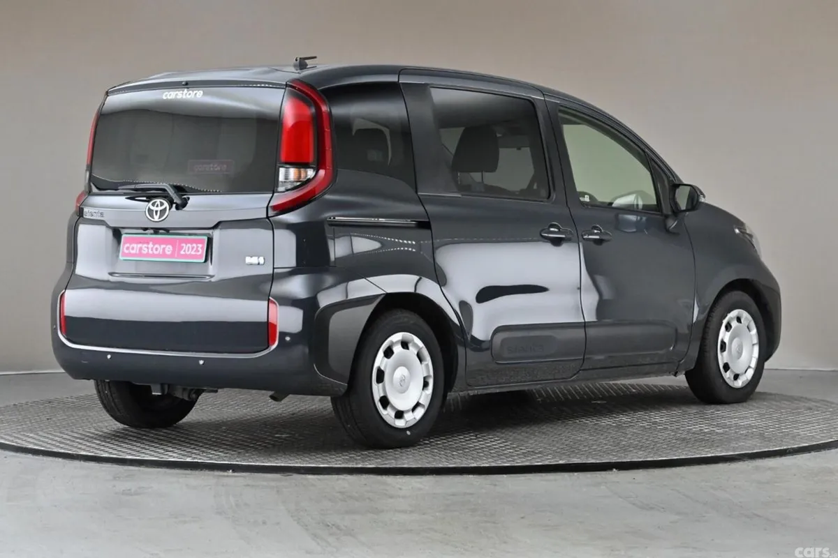 Toyota Sienta MPV, Petrol Hybrid, 2023, Grey