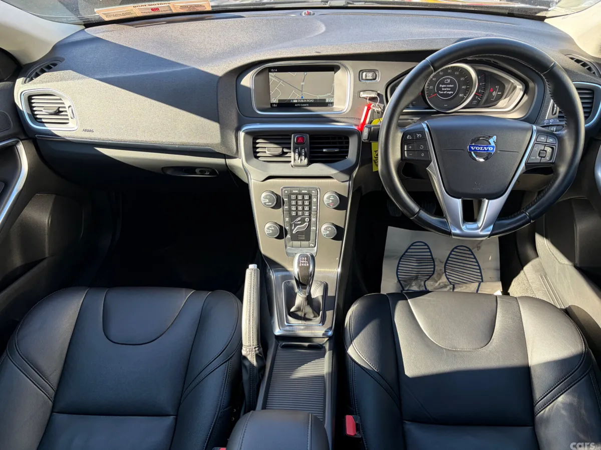Volvo V40 Hatchback, Diesel, 2015, Black