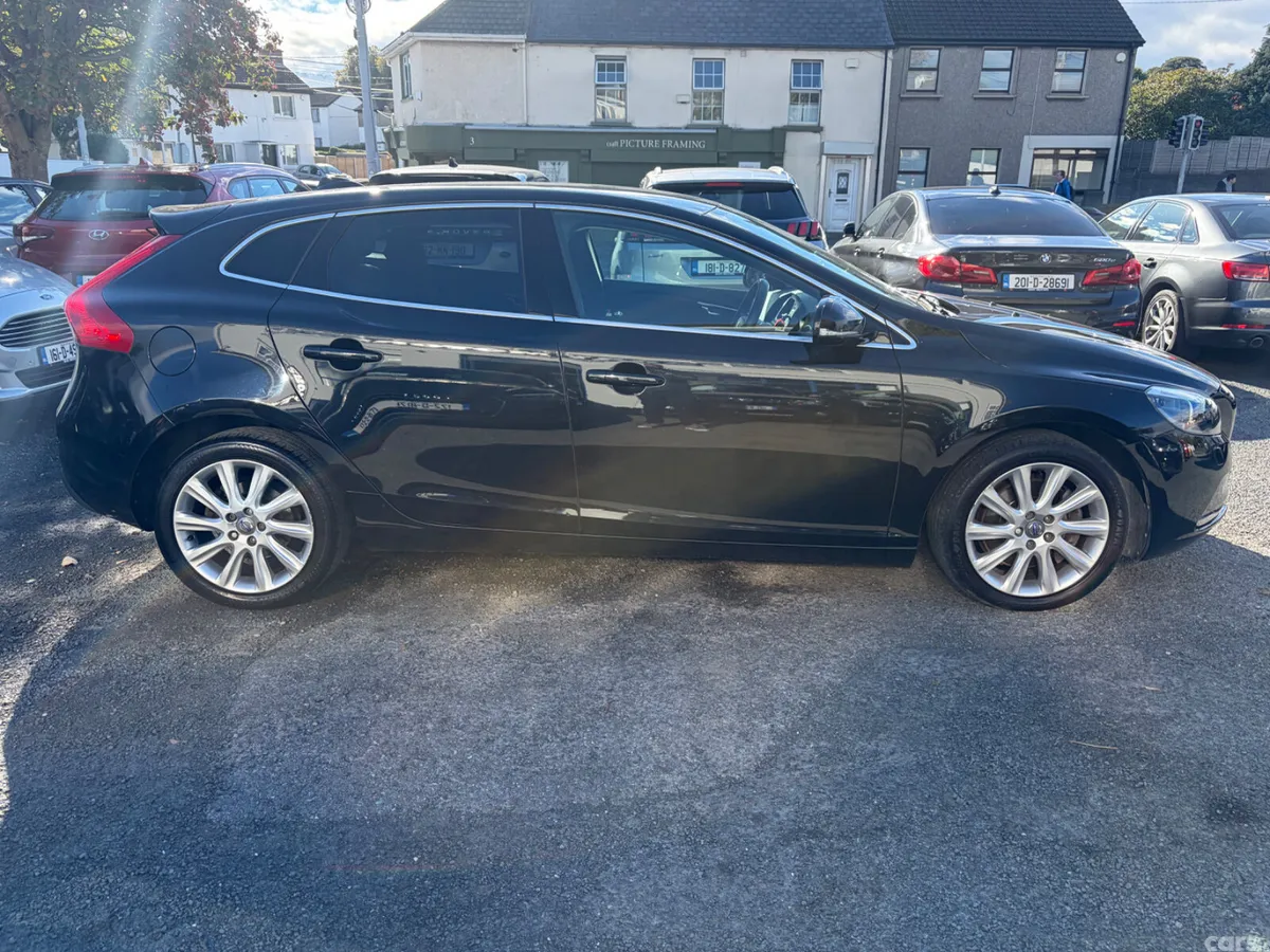 Volvo V40 Hatchback, Diesel, 2015, Black