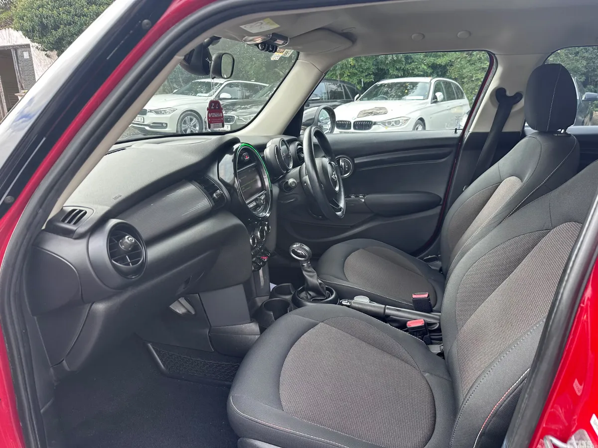 Mini Cooper Hatchback, Diesel, 2017, Red