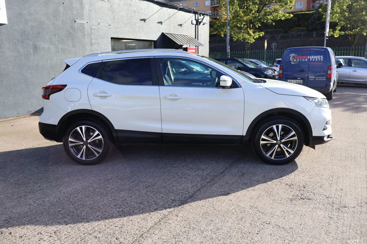 Nissan Qashqai Hatchback, Diesel, 2019, White
