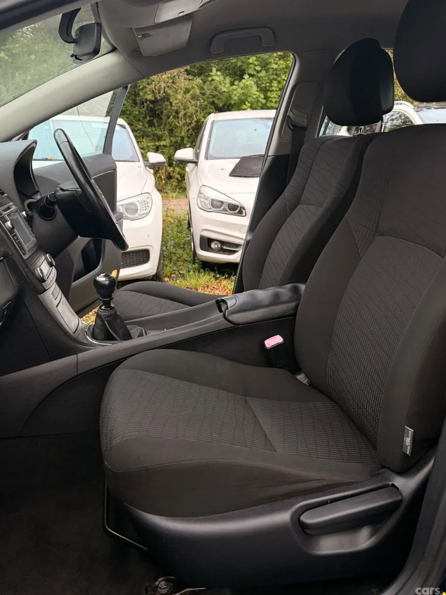Toyota Avensis Saloon, Diesel, 2009, Blue