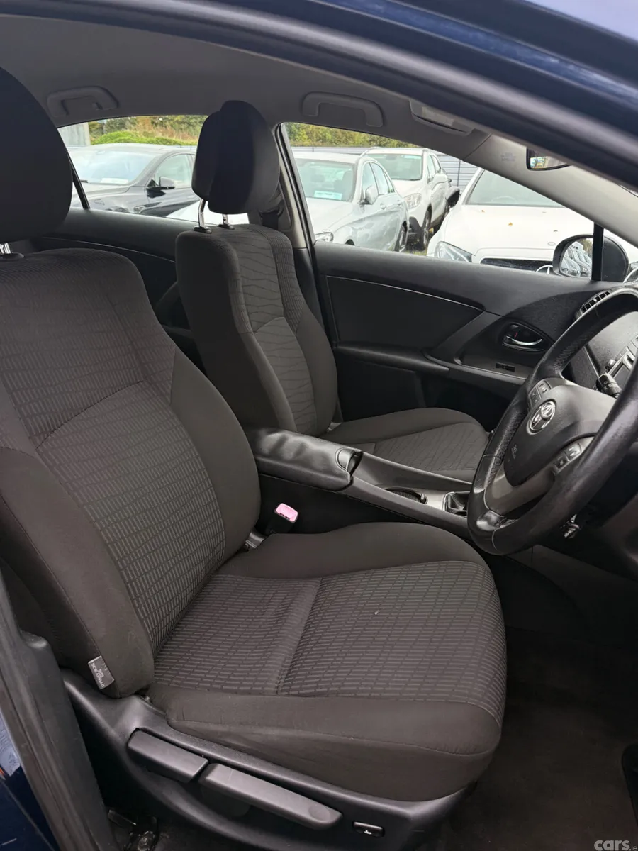 Toyota Avensis Saloon, Diesel, 2009, Blue
