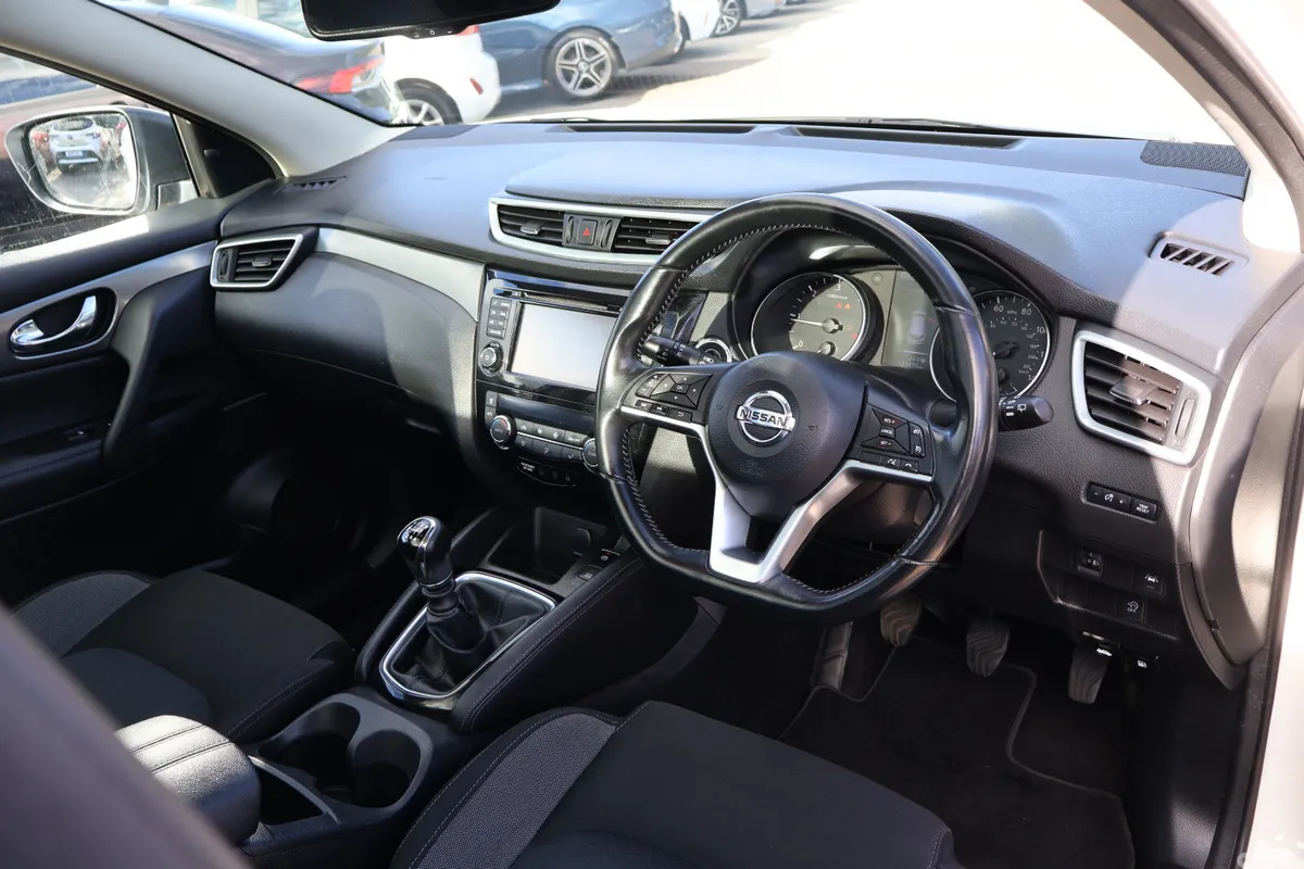 Nissan Qashqai Hatchback, Diesel, 2019, White
