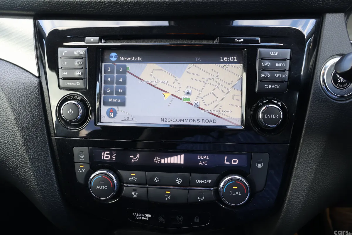 Nissan Qashqai Hatchback, Diesel, 2019, White
