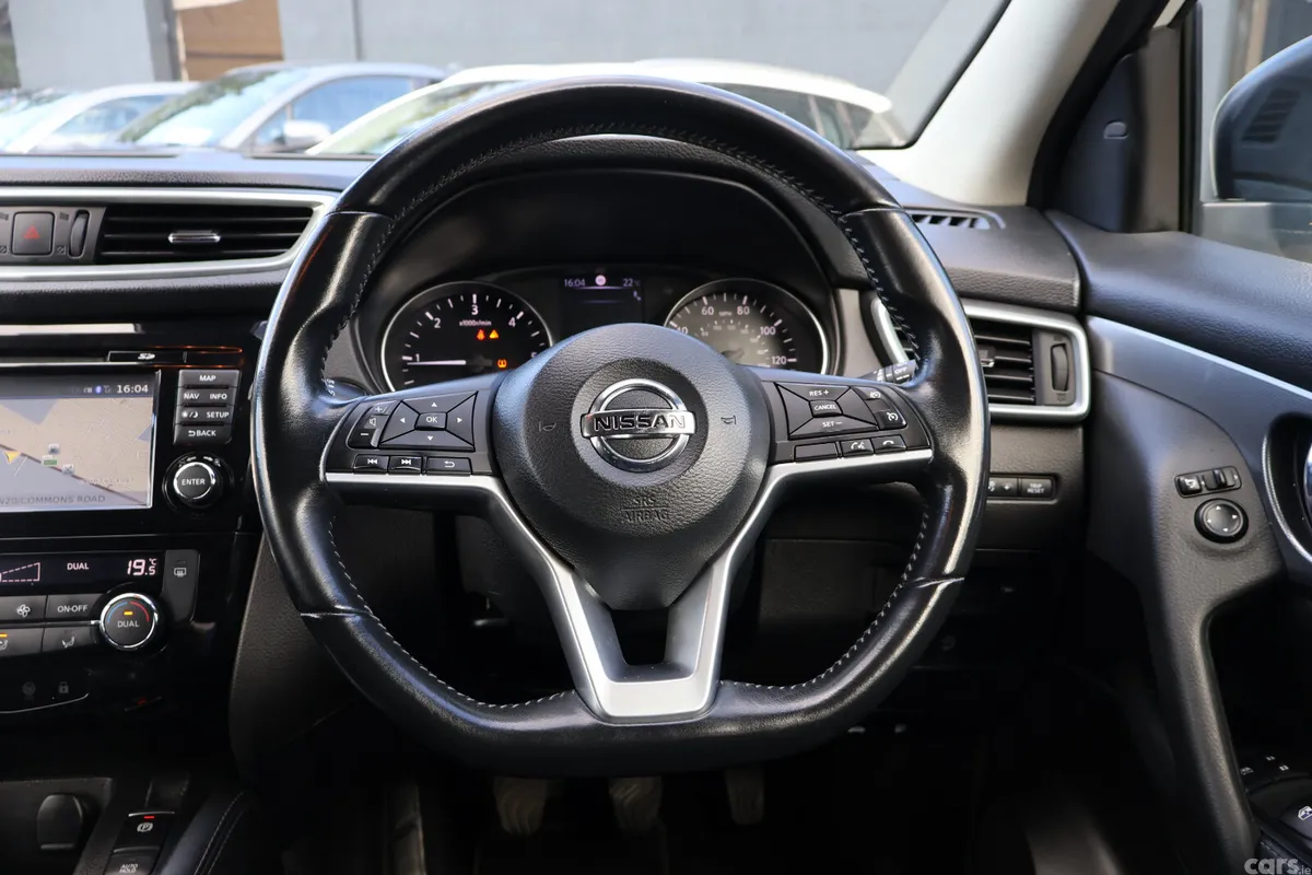 Nissan Qashqai Hatchback, Diesel, 2019, White