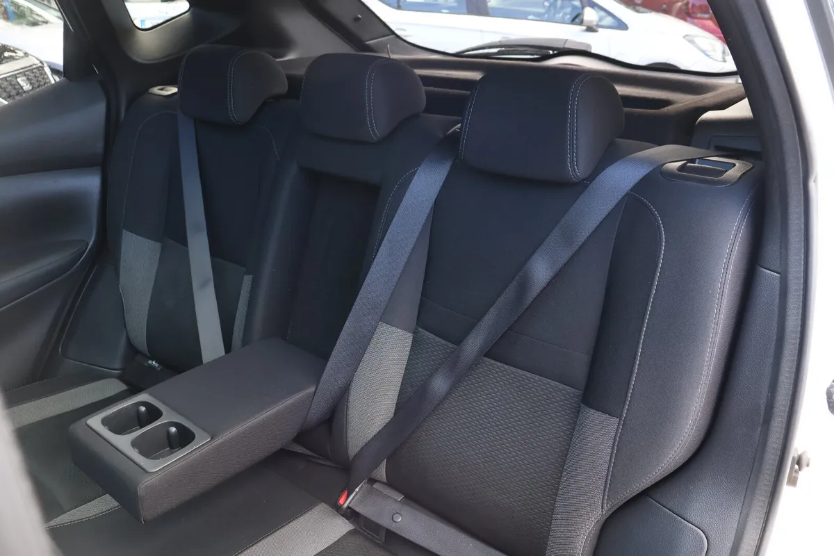Nissan Qashqai Hatchback, Diesel, 2019, White