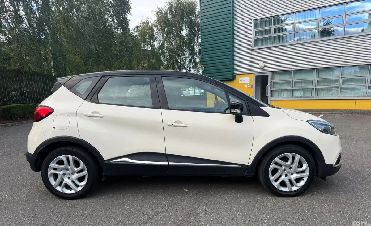 Renault Captur Hatchback, Diesel, 2015, Yellow