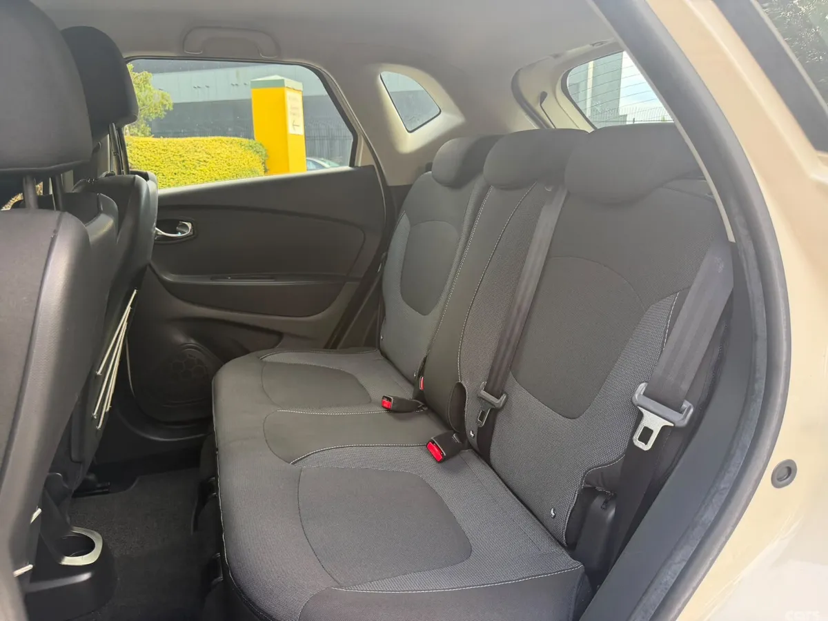 Renault Captur Hatchback, Diesel, 2015, Yellow