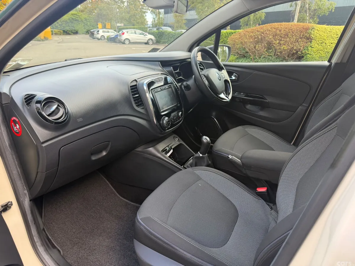 Renault Captur Hatchback, Diesel, 2015, Yellow