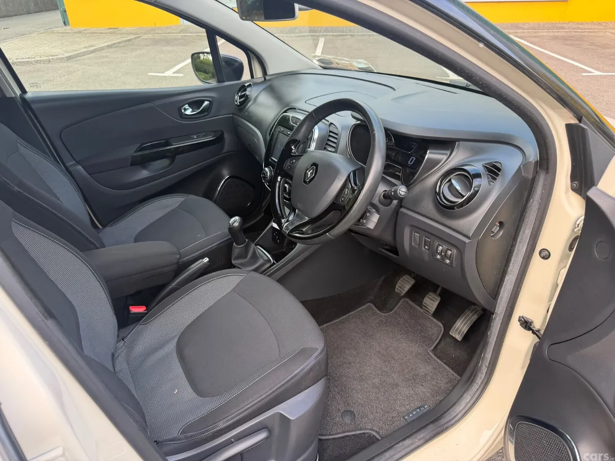 Renault Captur Hatchback, Diesel, 2015, Yellow
