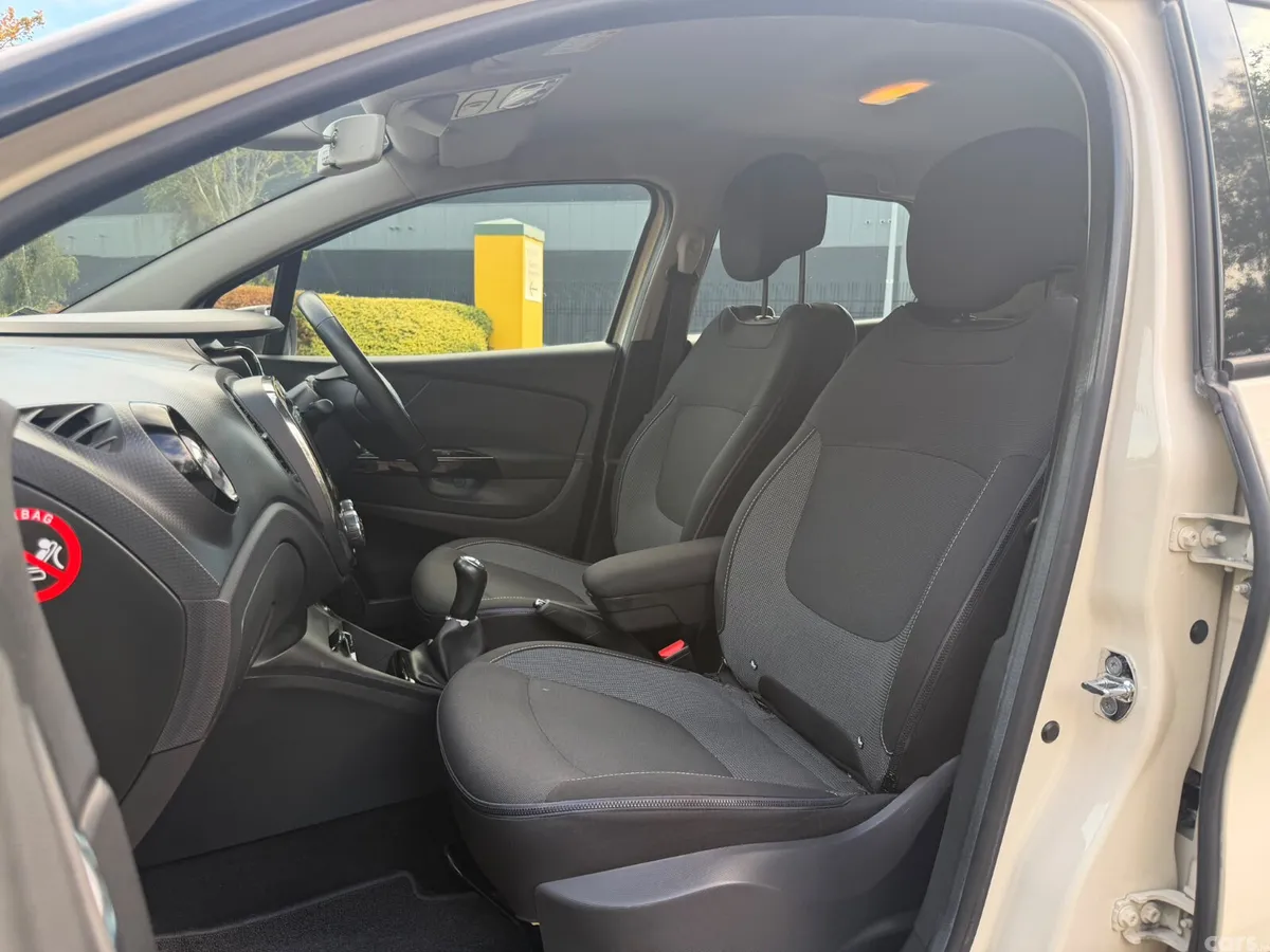 Renault Captur Hatchback, Diesel, 2015, Yellow