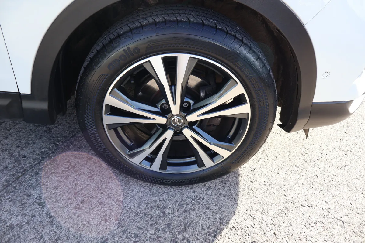 Nissan Qashqai Hatchback, Diesel, 2019, White