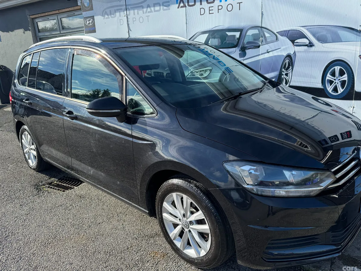 Volkswagen Touran MPV, Diesel, 2017, Black