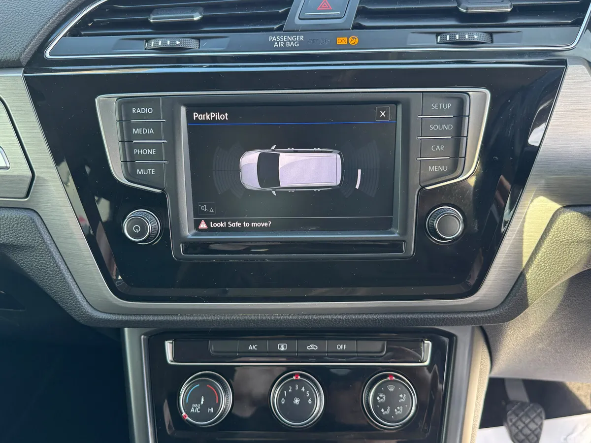 Volkswagen Touran MPV, Diesel, 2017, Black