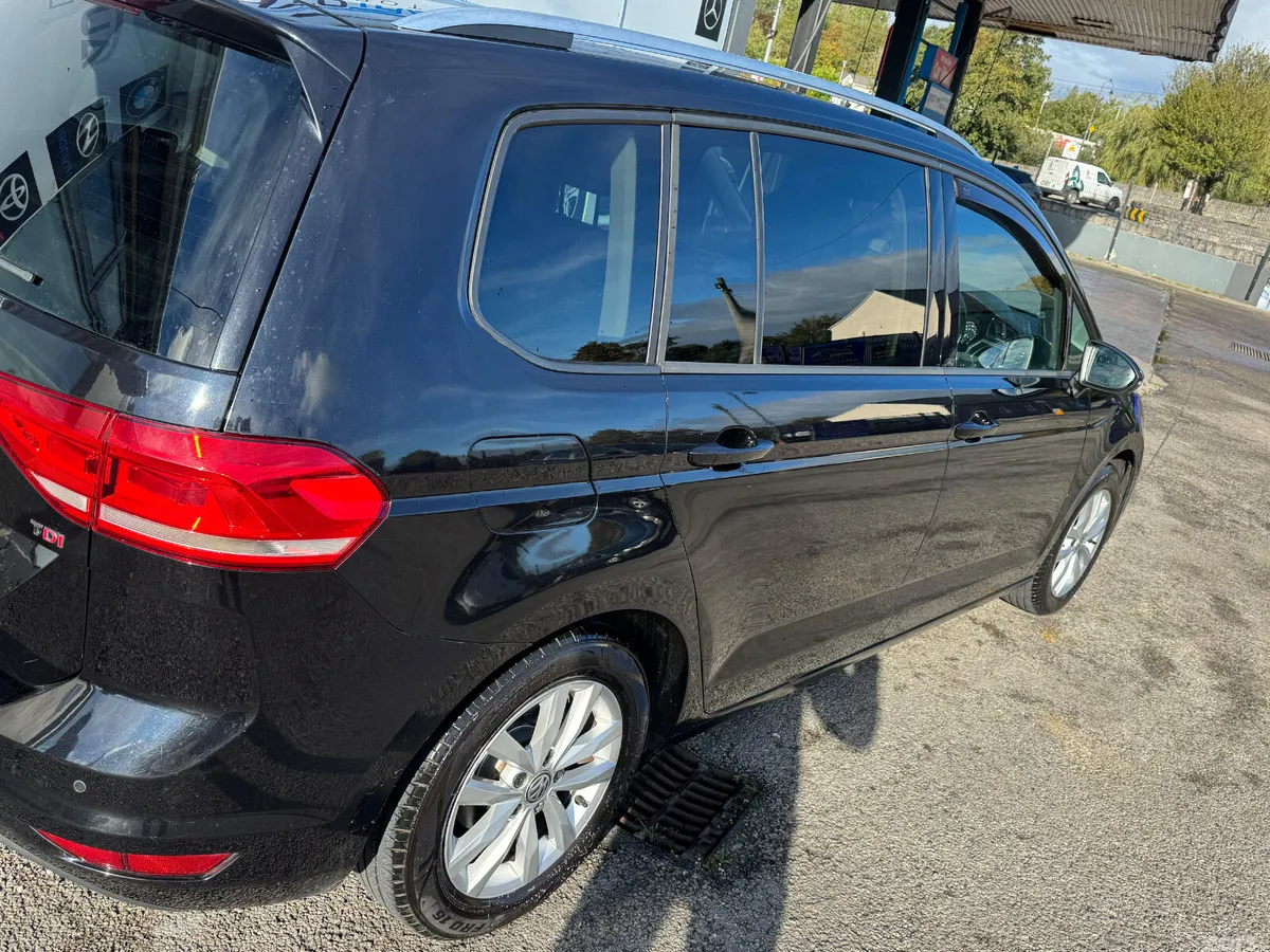 Volkswagen Touran MPV, Diesel, 2017, Black