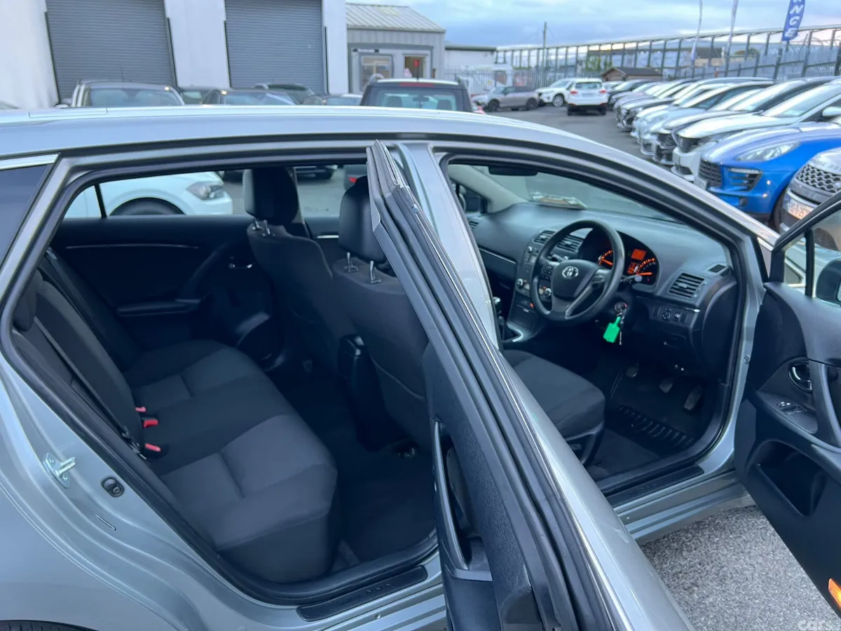 Toyota Avensis Estate, Diesel, 2011, Grey