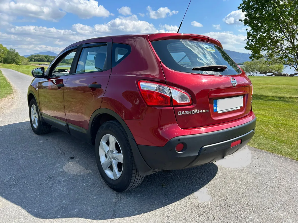 Nissan Qashqai Hatchback, Diesel, 2010, Red