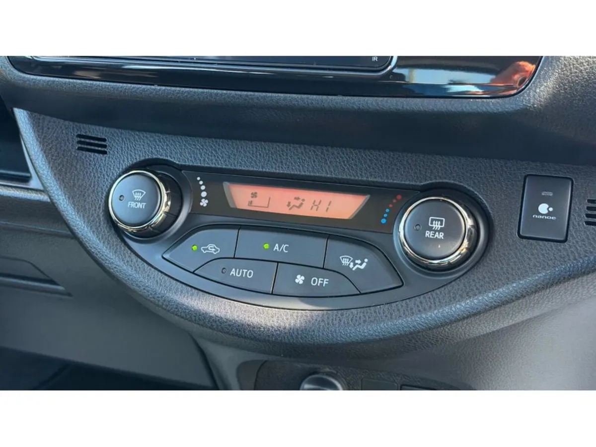 Toyota Yaris Hatchback, Petrol, 2017, Silver