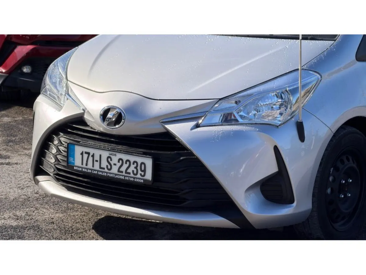 Toyota Yaris Hatchback, Petrol, 2017, Silver