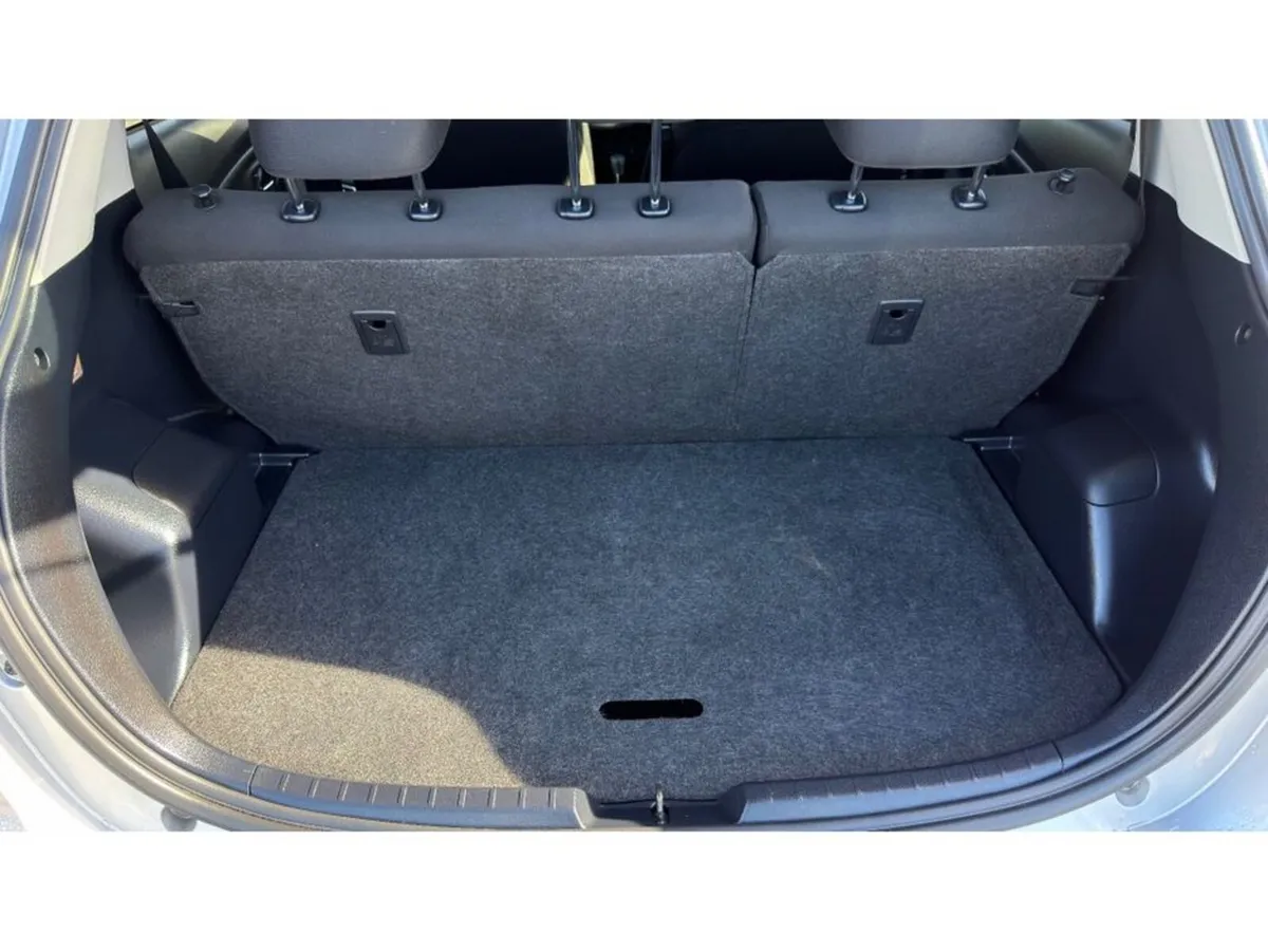 Toyota Yaris Hatchback, Petrol, 2017, Silver