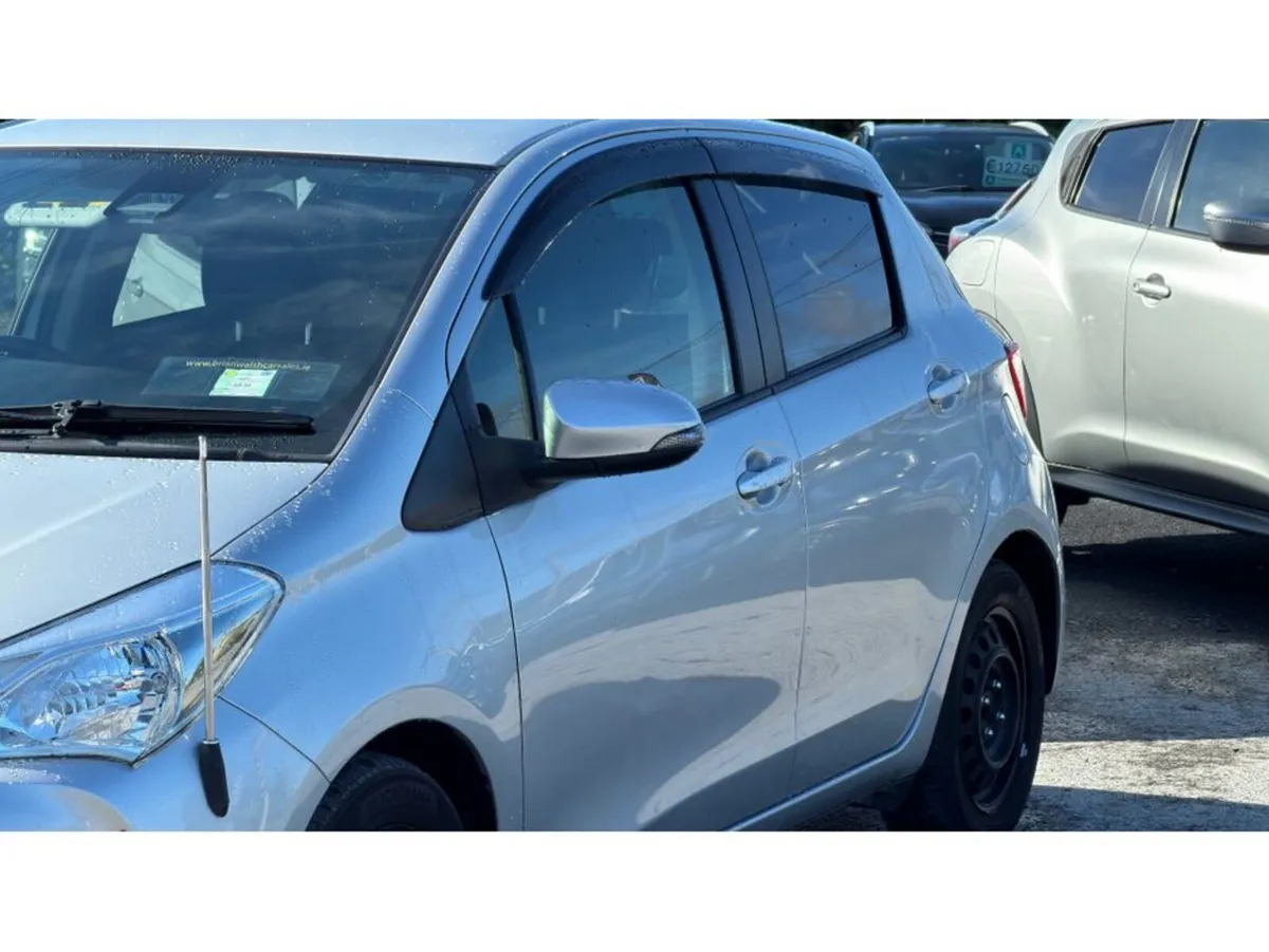 Toyota Yaris Hatchback, Petrol, 2017, Silver