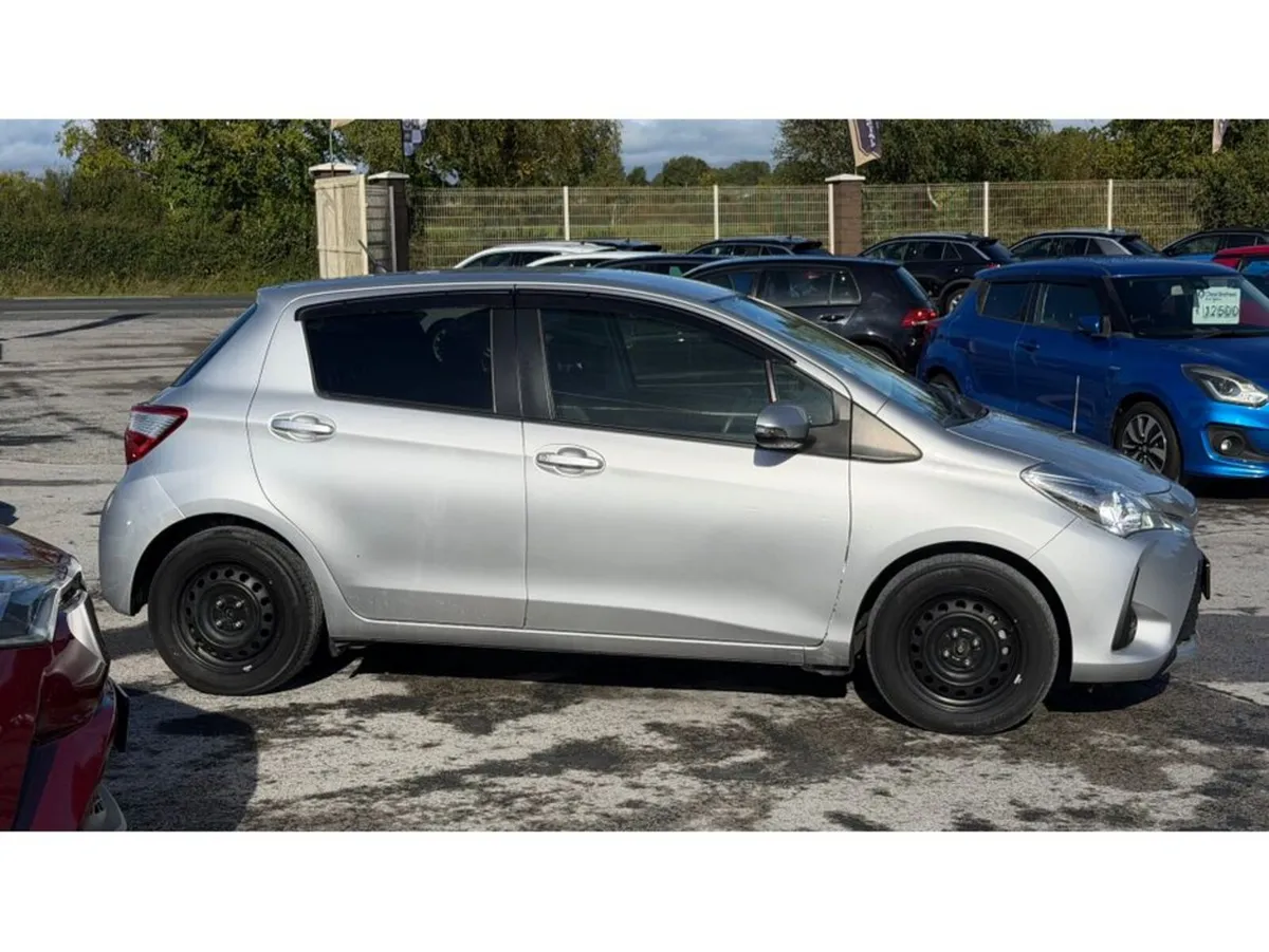 Toyota Yaris Hatchback, Petrol, 2017, Silver