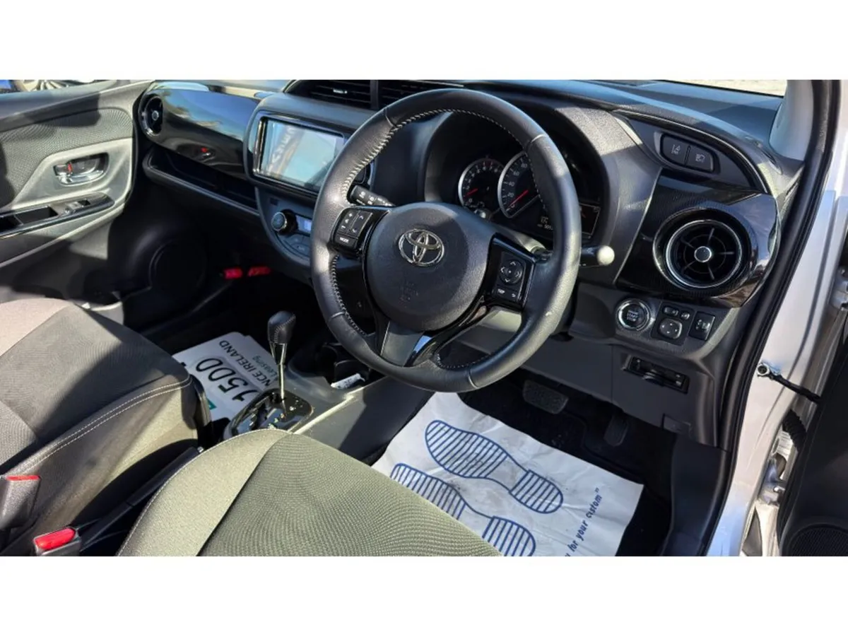 Toyota Yaris Hatchback, Petrol, 2017, Silver