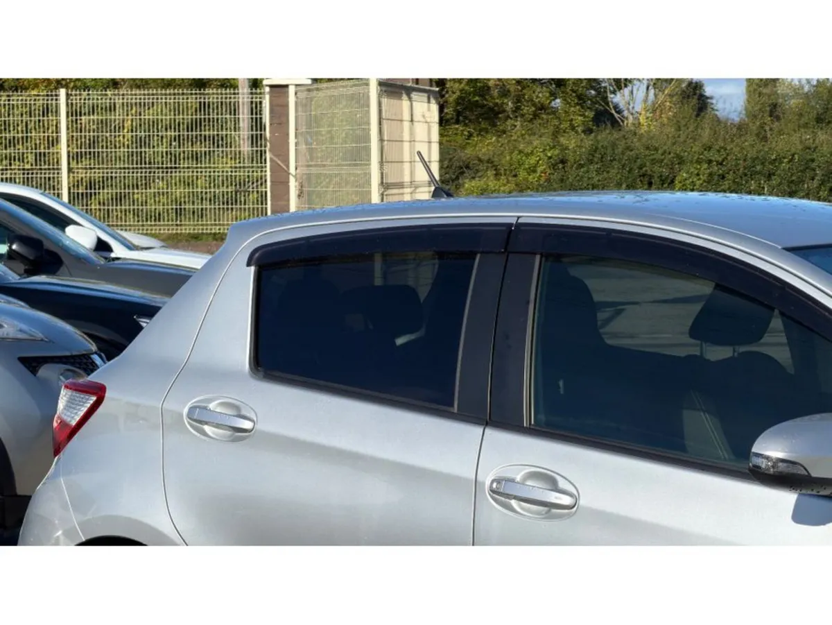 Toyota Yaris Hatchback, Petrol, 2017, Silver