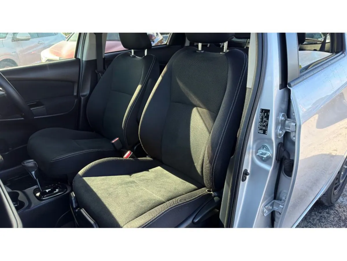 Toyota Yaris Hatchback, Petrol, 2017, Silver
