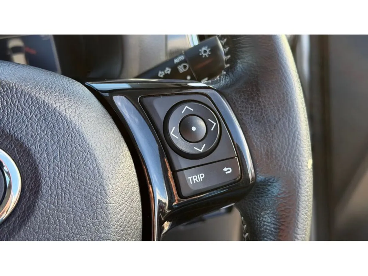 Toyota Yaris Hatchback, Petrol, 2017, Silver