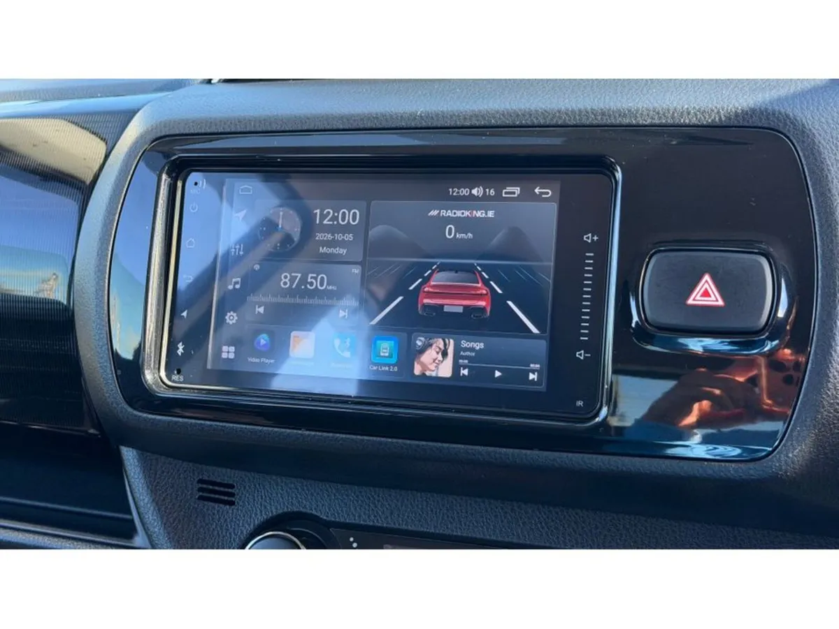 Toyota Yaris Hatchback, Petrol, 2017, Silver