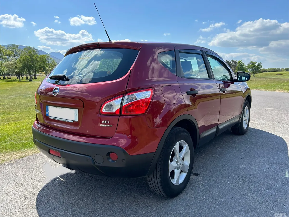 Nissan Qashqai Hatchback, Diesel, 2010, Red