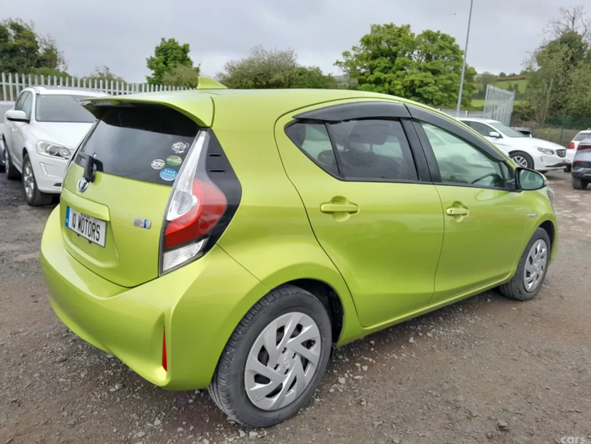 Toyota Aqua Hatchback, Petrol, 2017, Green