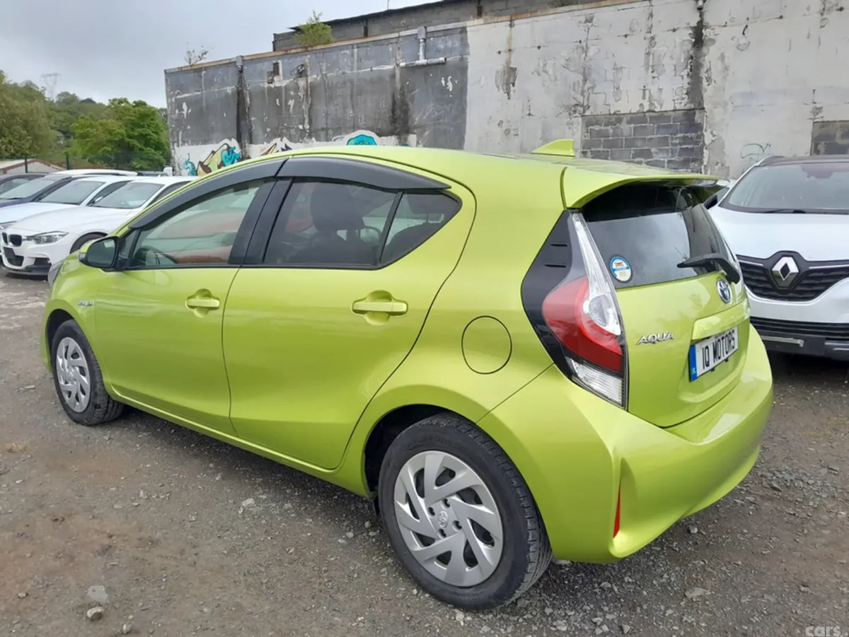 Toyota Aqua Hatchback, Petrol, 2017, Green