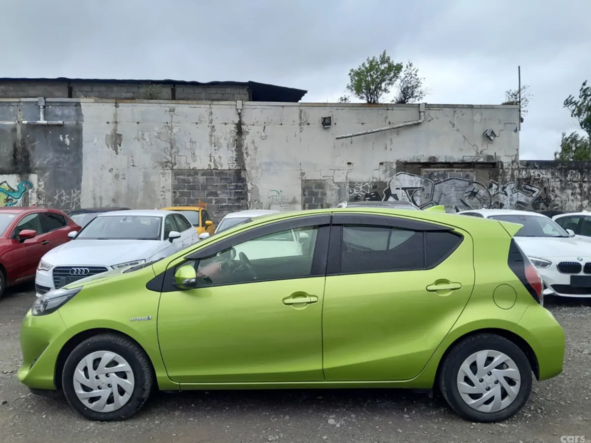 Toyota Aqua Hatchback, Petrol, 2017, Green