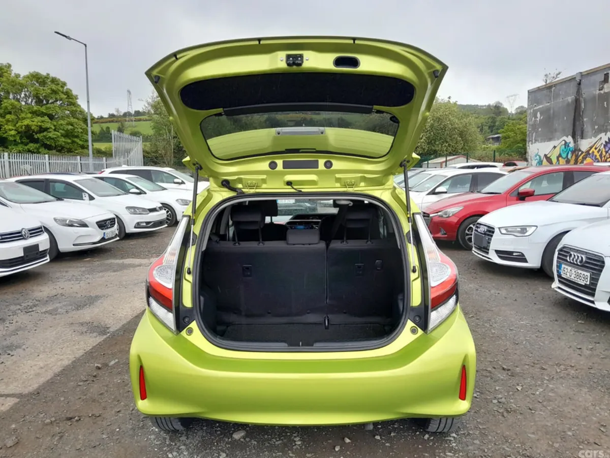 Toyota Aqua Hatchback, Petrol, 2017, Green