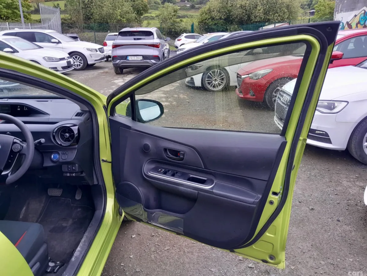 Toyota Aqua Hatchback, Petrol, 2017, Green