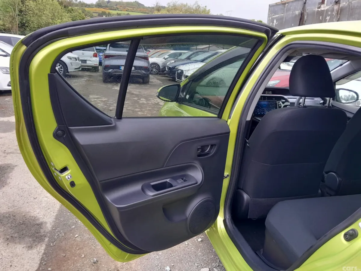 Toyota Aqua Hatchback, Petrol, 2017, Green