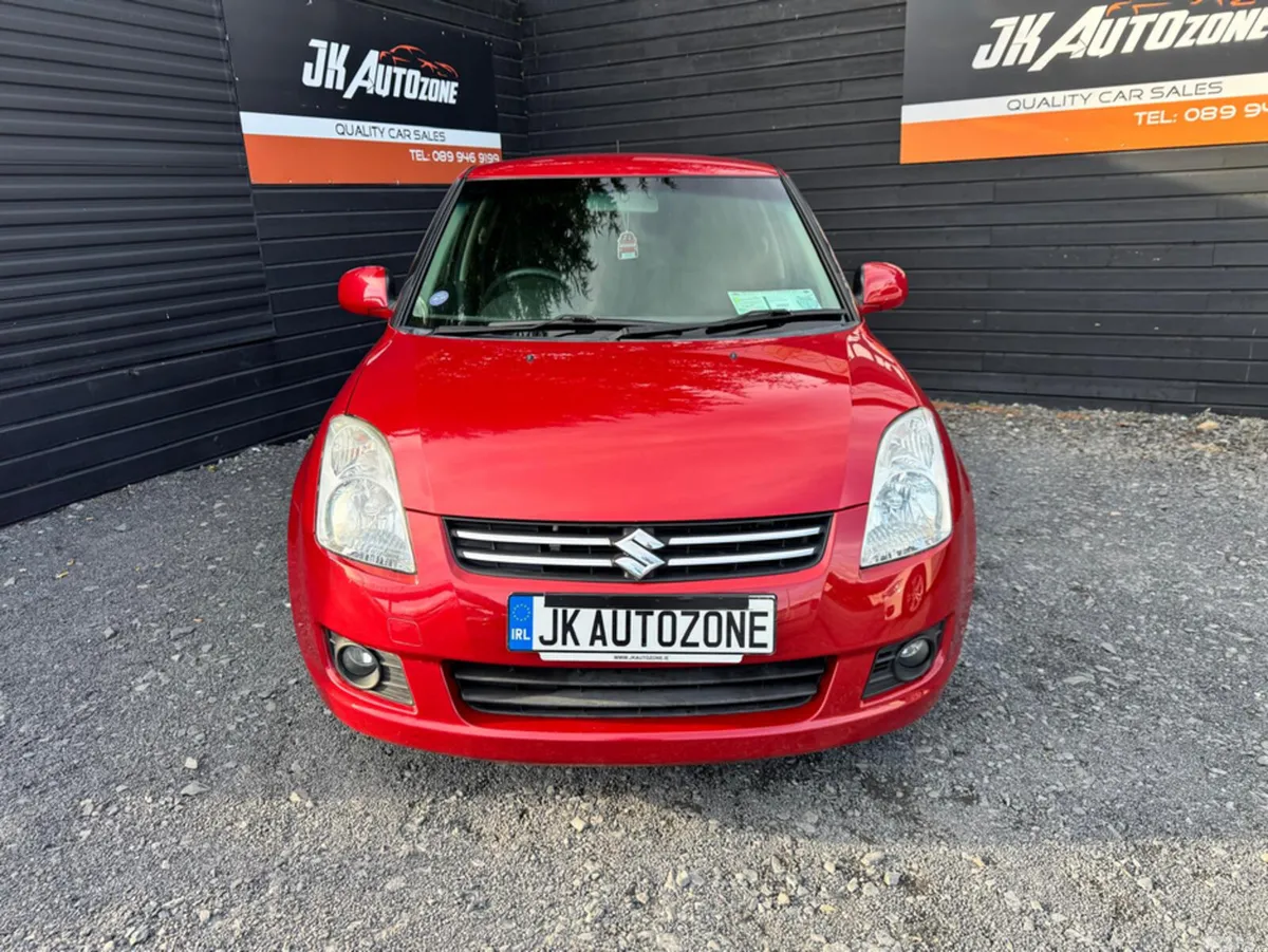 Suzuki Swift Hatchback, Petrol, 2009, Red