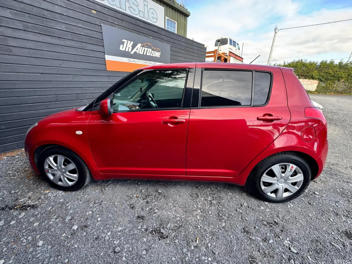 Suzuki Swift Hatchback, Petrol, 2009, Red