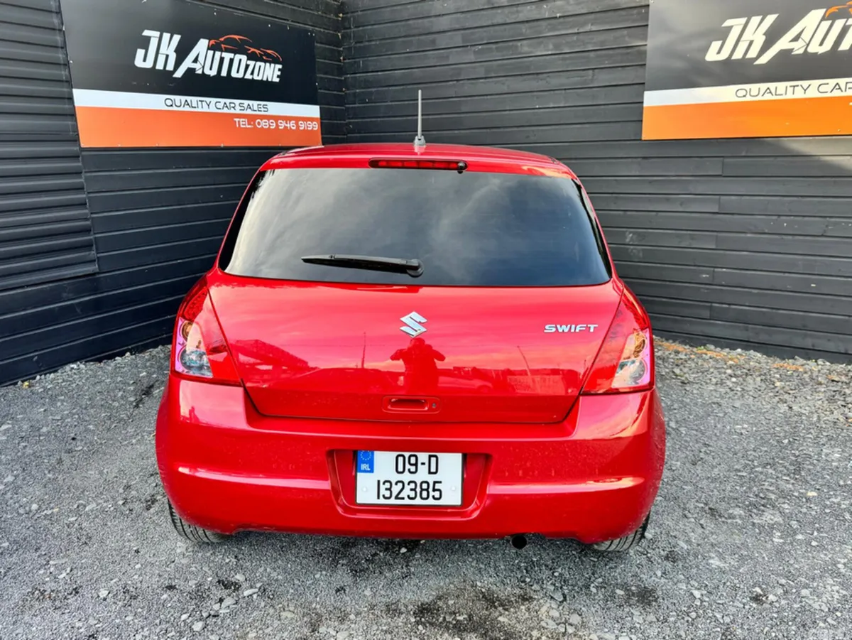Suzuki Swift Hatchback, Petrol, 2009, Red