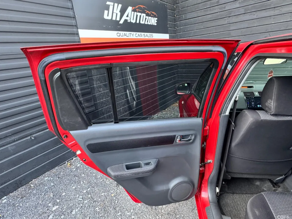 Suzuki Swift Hatchback, Petrol, 2009, Red