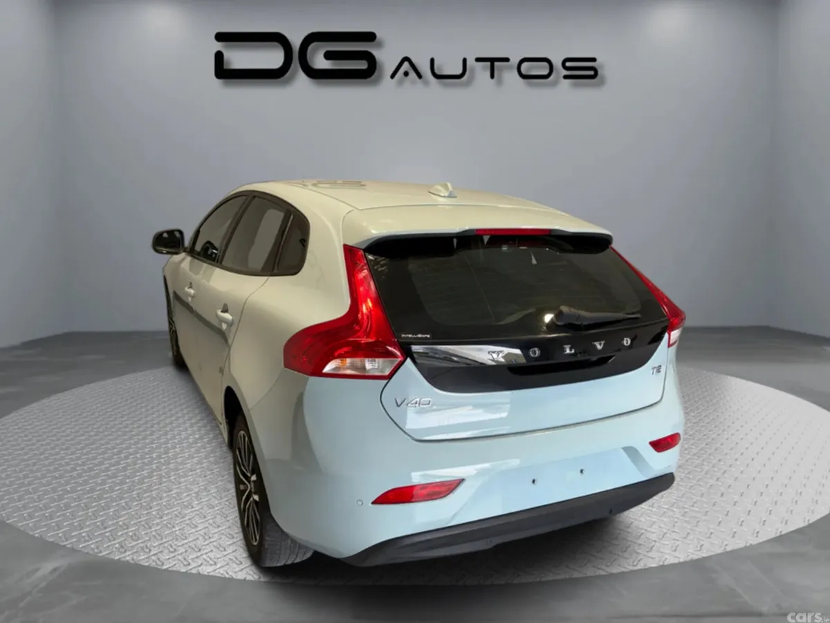 Volvo V40 Hatchback, Petrol, 2018, Grey
