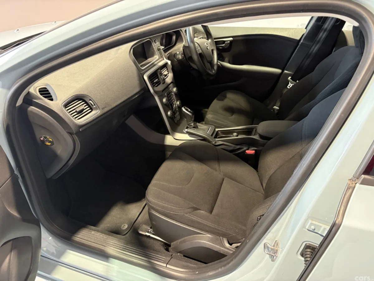 Volvo V40 Hatchback, Petrol, 2018, Grey